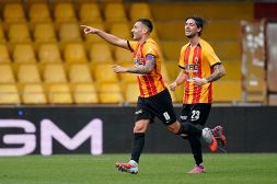 Crollo Salernitana, batticuore Benevento: vince al 102' dopo un rigore sbagliato al 93'