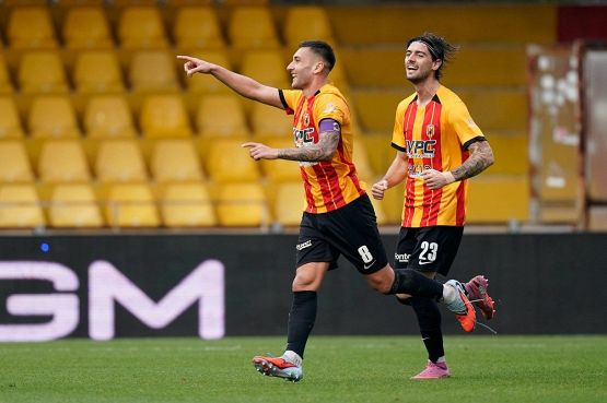 Crollo Salernitana, batticuore Benevento: vince al 102' dopo un rigore sbagliato al 93'