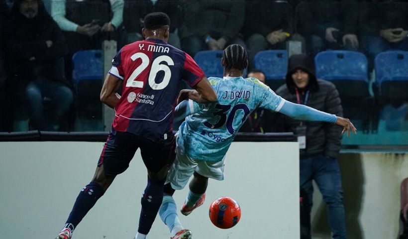 Cagliari-Juventus, Mina ci ricasca: frasi choc a Bremer, esultanza folle per Pisacane, cosa è successo