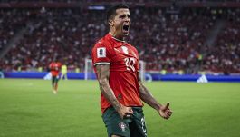 Inter, Cancelo: perché il sì può arrivare solo tra 10 giorni ma per i tifosi è già bocciato