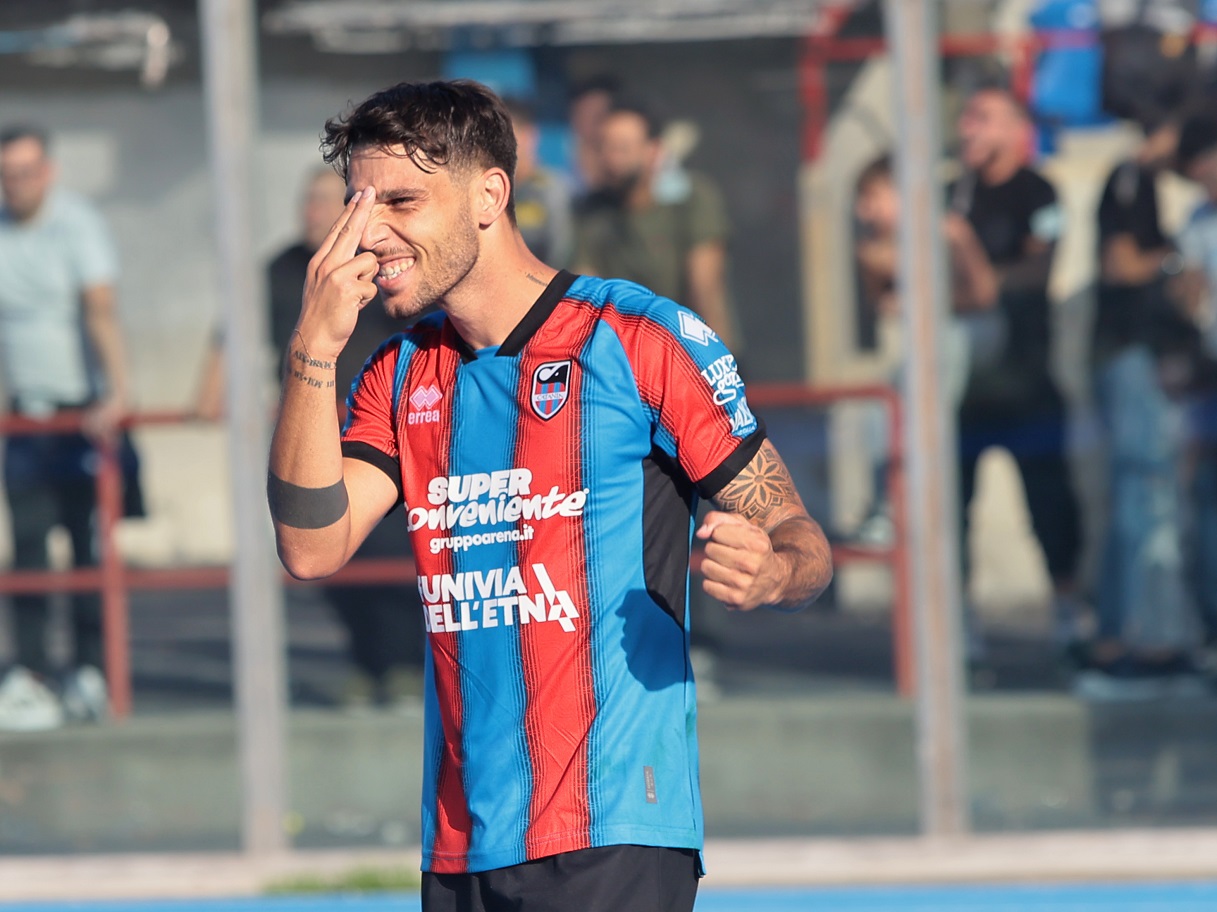 Catania Cicerelli esulta dopo gol (LPS)