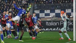 Como-Milan, moviola: l’arbitro di Napoli aiuta il Diavolo, dubbi sul rigore che ha fatto infuriare Fabregas