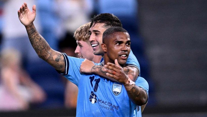 Juventus, Douglas Costa pronto a tornare in Italia: a un passo dal Chievo Verona in serie D. Ma Balotelli lo aspetta in Arabia