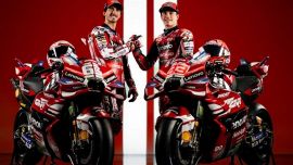 Bagnaia: 'Sarà diverso' e Marquez scarta il numero 1: la Ducati 2026 è rosso centenario con un tocco di bianco