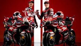Bagnaia: "Sarà diverso" e Marquez scarta il numero 1: la Ducati 2026 è rosso centenario con un tocco di bianco