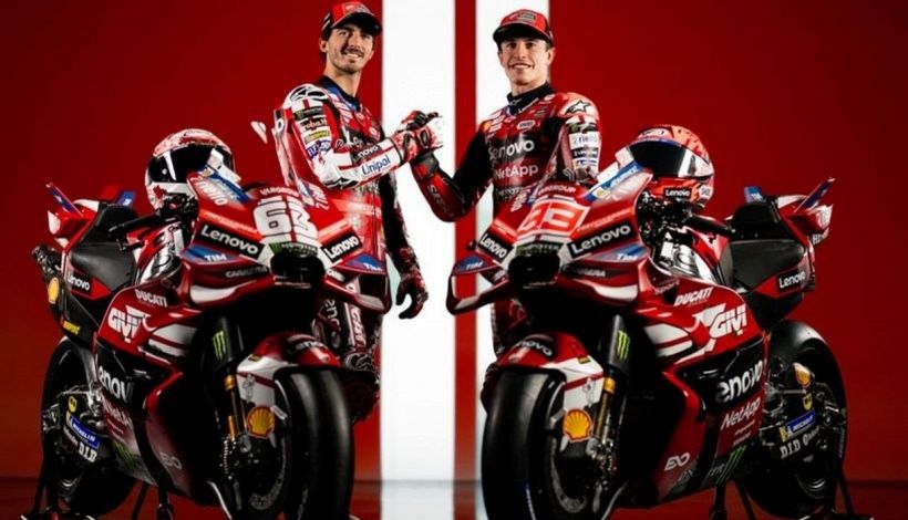 Bagnaia: "Sarà diverso" e Marquez scarta il numero 1: la Ducati 2026 è rosso centenario con un tocco di bianco