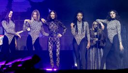 Elodie rompe il silenzio e si mostra con Franceska Nuredini, Andrea Iannone si concentra sulla pista