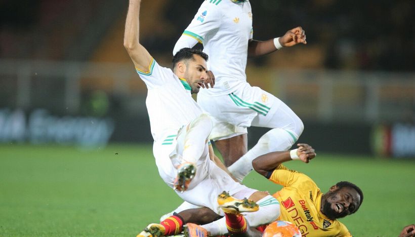 Lecce-Roma, moviola: la furbata di Dybala e la giacca di Gasp che vola, maxirissa finale