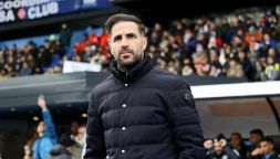 Pisa-Como: stizza Fabregas, il gesto alla Guardiola. Concessi due rigori, ma Nzola copia David e Gila affonda