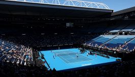 Paura all’Australian Open, una raccattapalle collassa in preda alle convulsioni: è allarme caldo a Melbourne