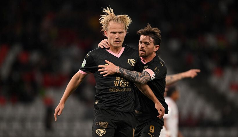 Bari-Palermo, moviola: l’arbitro vede un rigore su tre e si scatena con i cartellini