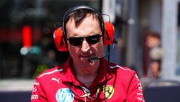 Ferrari, Adami non è più l’ingegnere di pista di Hamilton: nuovo ruolo per lui, gli screzi con Lewis costano caro