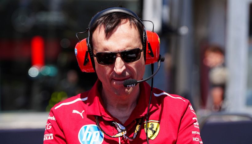 Ferrari, Adami non è più l’ingegnere di pista di Hamilton: nuovo ruolo per lui, gli screzi con Lewis costano caro