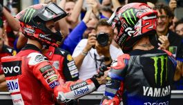 Bagnaia deluso vuole lasciare Ducati, la rivelazione: Quartararo, retroscena Aprilia e il gesto del dito a Sepang