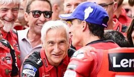 Bagnaia rigenerato, Tardozzi è sicuro ma su Marquez frena: "Non è al 100%". Toprak se la spassa tra moto e rally