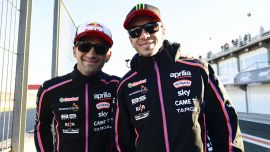 Aprilia, la tentazione dei piloti: 'Offerti un sacco di soldi'. Il rifiuto di Bezzecchi, Martin pronto per il titolo