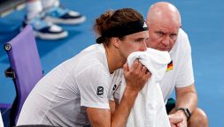 United Cup, Zverev in crisi di gioco e nervi come Medvedev per colpa di Sinner: attacca Hurkacz e spacca la racchetta