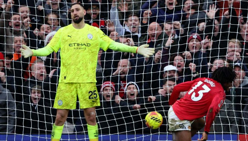 Manchester City, crollo nel derby: Donnarumma non basta contro lo United, flop Haaland, Zirkzee più vicino alla Roma