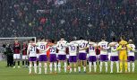 Morte Commisso: maglia celebrativa della Fiorentina, fiori, lacrime e cori incivili degli ultrà del Bologna