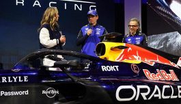 Verstappen: "Vuoi vedere il mio sedere" gaffe di Max alla presentazione Red Bull e Audi punge Ferrari: "Un errore"