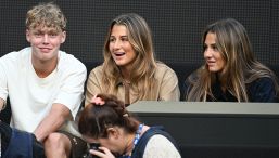 Australian Open, Sinner e Alcaraz spaccano la famiglia Federer: Roger tifa Carlos, le figlie sono pazze di Jannik