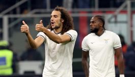Lazio, la diaspora continua: via Guendouzi e Tavares, Basic flirta con la Roma. Sarri freme, bufera su Lotito