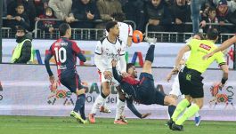 Cagliari-Milan, il “mani” di Ricci fa esplodere i social: “Campionato falsato”. Caos per il rigore non dato ai sardi