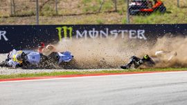 Aldeguer cade e macchia il ritorno di Marquez: tegola Ducati, frattura alla clavicola e test Sepang a rischio