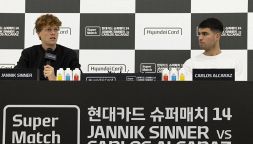 Sinner in Corea pensa all’AO e avvisa Alcaraz: la rivelazione sul giovane Carlos e l’annuncio che scatena i tifosi