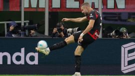 Milan, Pavlovic “alla Maspero”: la furbata sul dischetto prima del rigore di Stanciu scatena il web