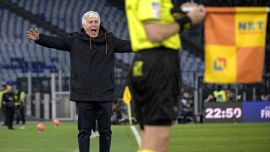 Roma, quanta frustrazione per Gasperini: sbotta contro l’arbitro e scatena l’Olimpico. Allarme Ferguson, come sta