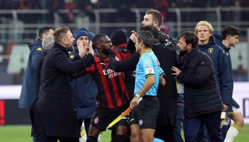 Como-Milan, tifosi rossoneri furiosi: “E’ un agguato”. La designazione di Di Paolo scatena il caos: i precedenti clamorosi