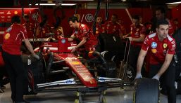 Ferrari, l’allarme di Schumacher: “Vanno incontro al disastro”. Due vetture diverse per Leclerc e Hamilton?