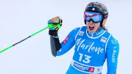 Brignone inedita, crolla a piangere e interrompe l’intervista: l’ovazione di Kronplatz e l’incredulità di Sinner