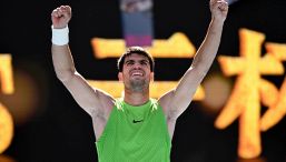 Australian Open, Alcaraz soffre ma batte Hanfmann e svela l’appuntamento segreto con Federer: collaborazione in vista?