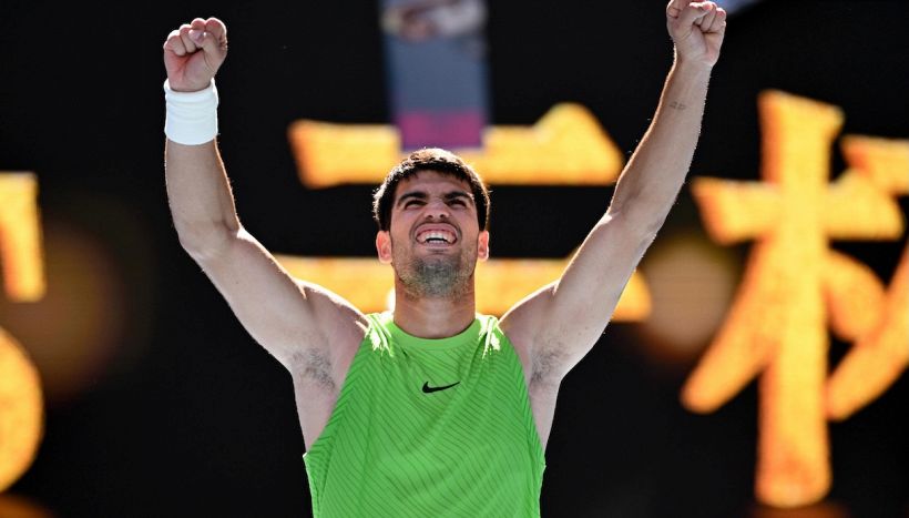 Australian Open, Alcaraz soffre ma batte Hanfmann e svela l’appuntamento segreto con Federer: Roger nuovo coach?