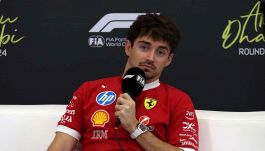 Ferrari, c’è aria di rivoluzione: Leclerc nel mirino di Aston Martin. Binotto lancia la prima polemica, Antonelli se la ride
