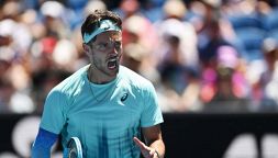 Australian Open, Musetti si vendica dopo Parigi: Sonego ko. Djokovic asfalta i sogni di Maestrelli, Darderi firma l’impresa