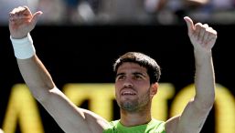 Australian Open, Alcaraz, il record è impressionante: neanche Sinner ci è riuscito. Il “circo” di Moutet non fa ridere nessuno