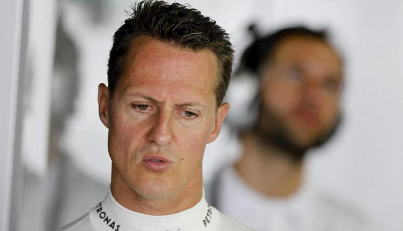 Michael Schumacher sulla sedia a rotelle, nuove rivelazioni sullo pseudocoma: "Nessuno sa se sia cosciente"