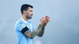 Polveriera Lazio, la retromarcia su Romagnoli accontenta Sarri ma non il difensore: scoppia anche il caso Zaccagni