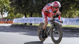 Catalogna, altro assolo di Vingegaard: il danese è già in forma Giro d'Italia. Evenepoel staccato e 'bacchettato'