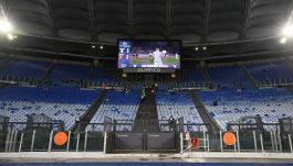 Lazio-Genoa, Olimpico deserto: la protesta dei tifosi biancocelesti contro Lotito a Ponte Milvio