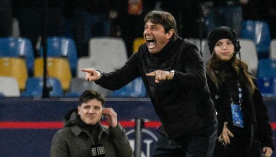 Napoli, Conte furioso: lo sfogo sul mercato e la rivelazione sull’infortunio di Di Lorenzo. E tira in ballo anche la Juve