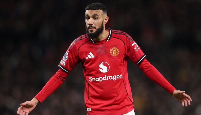 Juventus: chi è Mazraoui, il terzino che prega 5 volte al giorno ed è abbonato alle polemiche