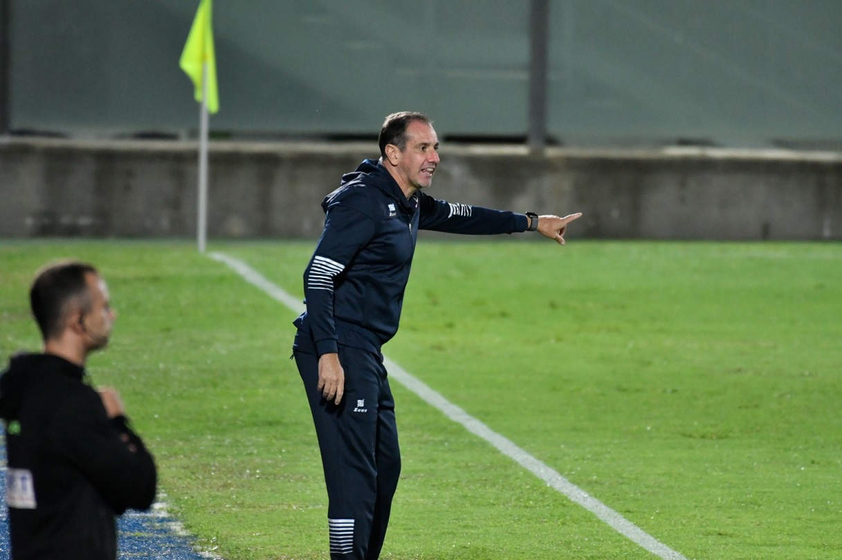 Lamberto Zauli dà indicazioni dalla panchina (LPS)