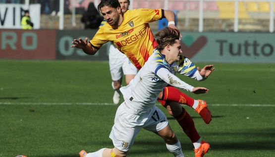Lecce-Parma, moviola: Banda follia e lacrime, poi un autogol, Pellegrino e il rosso a Gaspar per l'harakiri pugliese