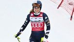 Paura per Lindsey Vonn, annullata la discesa di Crans Montana: 3 atlete nelle reti, 'salve' Brignone e Goggia