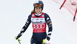 Paura per Lindsey Vonn, annullata la discesa di Crans Montana: 3 atlete nelle reti, "salve" Brignone e Goggia