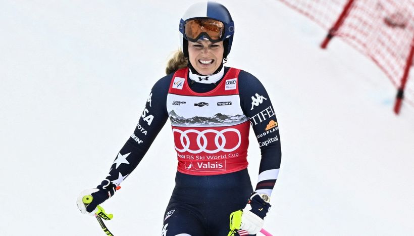 Paura per Lindsey Vonn, annullata la discesa di Crans Montana: 3 atlete nelle reti, "salve" Brignone e Goggia